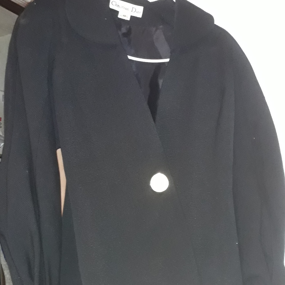 Suit - Picture 2 of 3